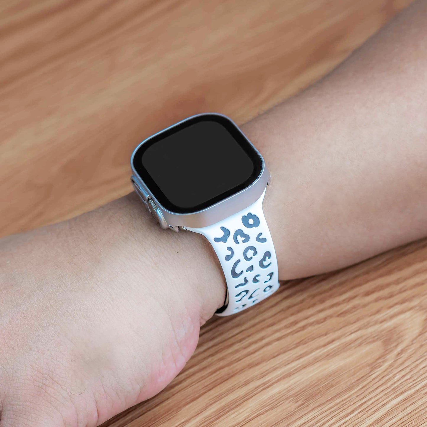 Aureus Gravur Leopard Silikon Armband mit Glasgehäuse