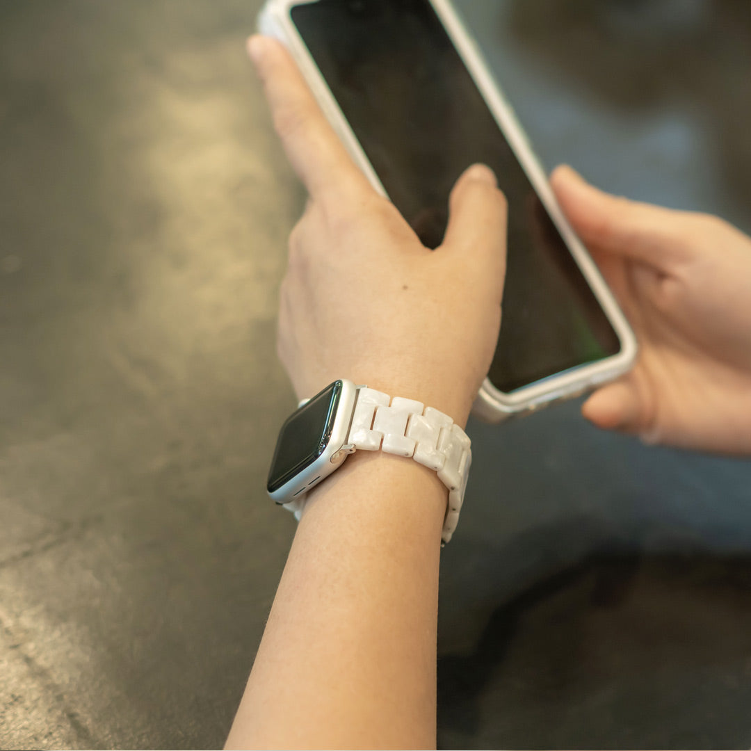 Echo Kunstharz-Metall Armband